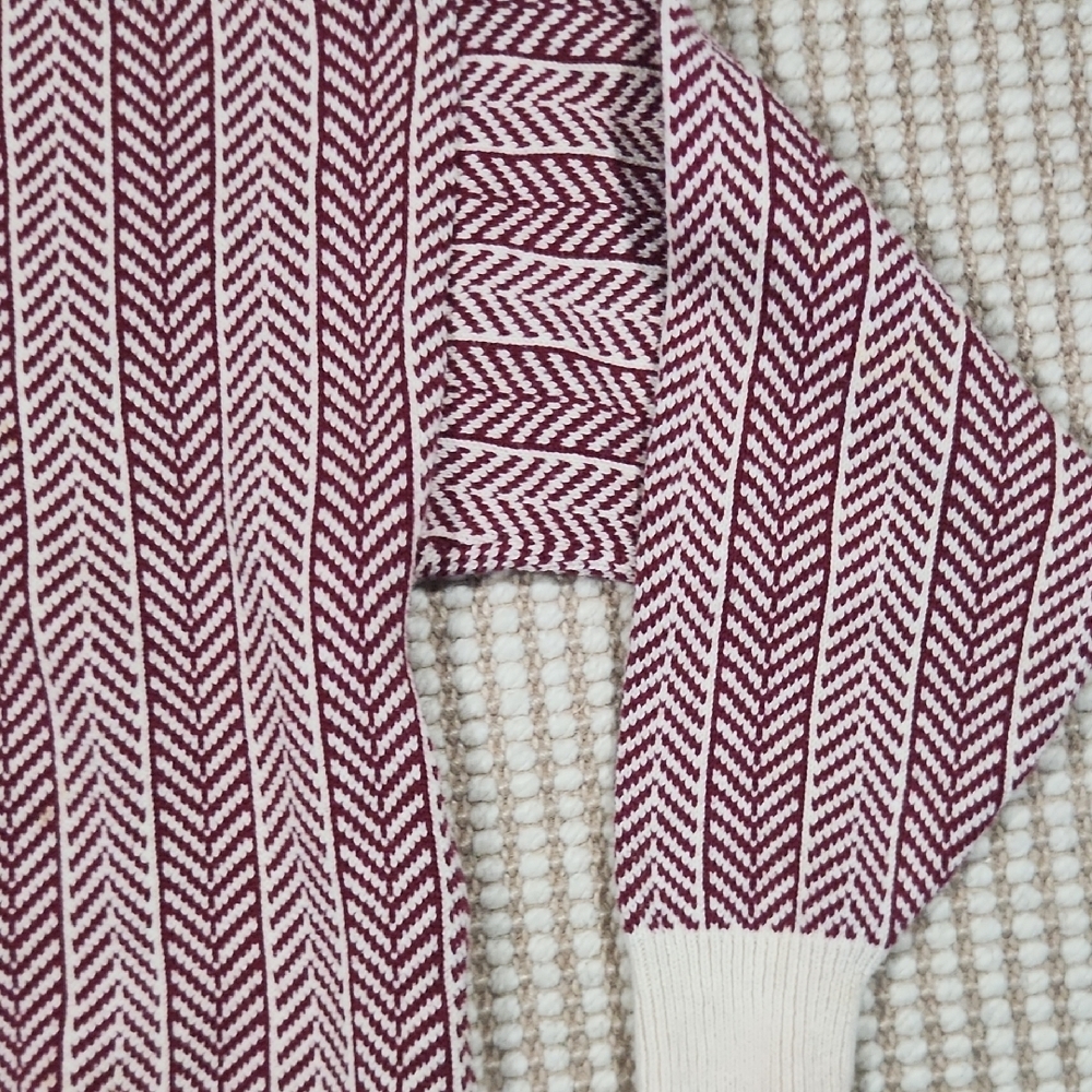 Stylish Burgundy and White Crewneck Sweater - Picture 4 of 5